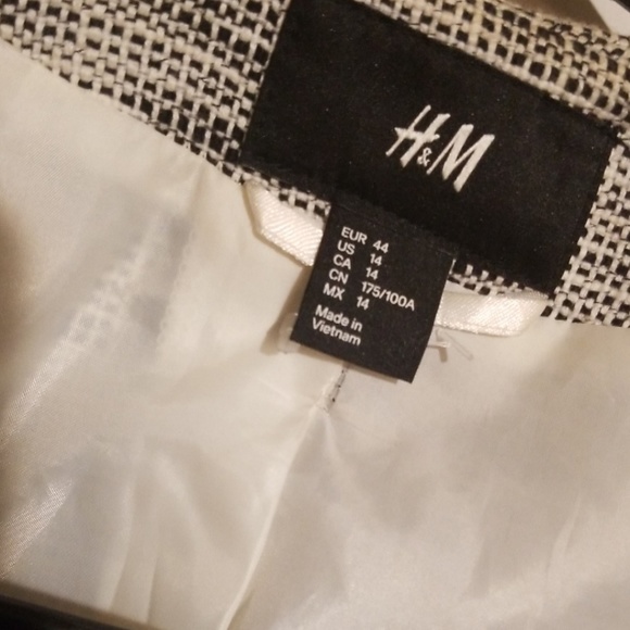 H&M black and white light zippered jacket - Picture 3 of 4
